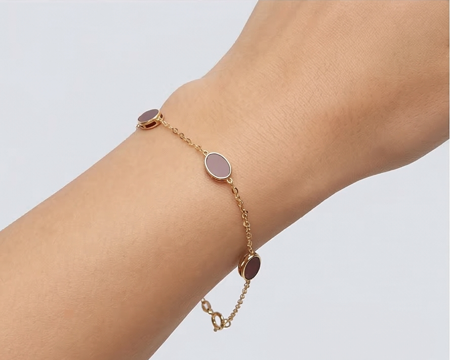 Golden aura: Garnet Glow Oval Station Bracelet